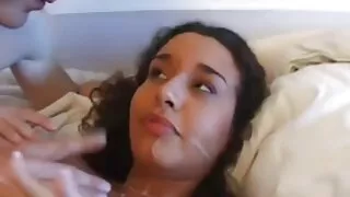 கொம்பு வளைந்த லத்தீன் ஸ்லட் அனா லோப்ஸ் நீருக்கடியில் சிதைக்கப்படுகிறார்