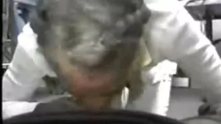 சப்பி ஜப்பனீஸ் குழந்தை Takako Nakazato குளியல் தொட்டியில் ஒரு குளியல் எடுத்து