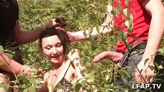 காஸ்ப்ளே பேப் எலூஸ் ஒரு பெரிய டில்டோவுடன் தன்னைப் பற்றிக் கொள்கிறார்