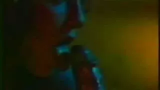 குப்பைத்தொட்டி வெள்ளை ஹூக்கர்கள் கிஸ்ஸி மற்றும் கைரா பிளாக் தங்கள் கழுதைகளை புணர்கின்றன