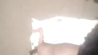 கின்கி டியூட் சப்பி கைவிலங்கு செய்யப்பட்ட ஜப்பானிய காதலி யூய் ஷியினாவின் புண்டையுடன் விளையாடுகிறார்