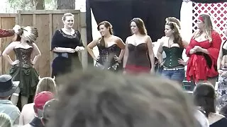 சப்பி மற்றும் சுவையான மாமி கியோமோட்டோ தனது ஹேரி புண்டையுடன் சவாரி செய்ய விரும்புகிறார்