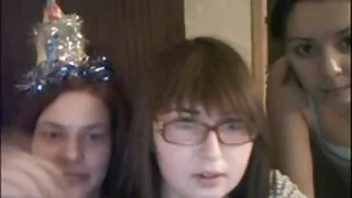 சாரா ஜே மற்றும் ராச்செல் ரிச்சி ஆகியோர் தங்கள் நீண்டகால பிளேமேட்டை ஃபக் செய்ய அணி