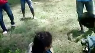 கவர்ச்சியான பிரஞ்சு அணிந்த உள்ளாடை அவளது ஈரமான ட்வாட்டில் கடினமான டிக் எடுக்கும்