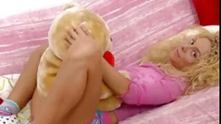 லேடெக்ஸ் கோணங்கள் மேரி ஜானின் மற்றும் அனஸ்தேசியா பியர்ஸ் ஆகியோர் புணர்கிறார்கள்