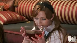 அடிபணிந்தவர் பொன்னிறத்தையும் அழகி க g கர்லையும் சரியாகக் கட்டினார்