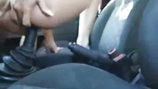 தட்டையான மார்புடைய ஸ்லட் ஆன்னி அரோரா ஒரு தடிமனான சேவல் மீது குதிக்கிறார்