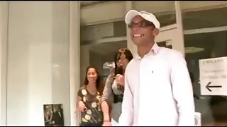 மெல்லிய அழகி மண்வெட்டி கைலி தீராத அப்பாவால் பக்கவாட்டான நிலையில் துடிக்கப்படுகிறது