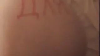 உற்சாகமான மற்றும் பசியின்மை அல்லி ரே தனது கடைசி நாள் போல ஒரு கொழுப்பு சேவலை சவாரி செய்கிறார்