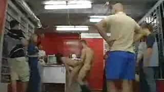 பாலியல் குற்றம் சாட்டப்பட்ட குழந்தை ஸ்ரீமா மாலதி தனது முதல் புண்டையைக் காட்டுகிறார்