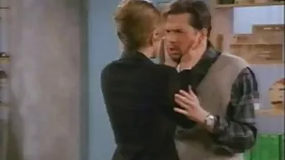 ஜப்பானைச் சேர்ந்த ஸ்னோ ஒயிட் ப்ளோலெரினா மிசா கிகவுடென் ஒரு சுவையான லாலிபாப்பை உறிஞ்சுகிறார்