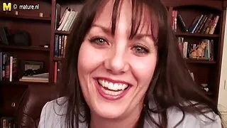 நல்ல மார்பகங்கள் செக்ஸ் அலுவலக தொழிலாளர்கள் அதை உறிஞ்சும் சேவல் மீது குனிய