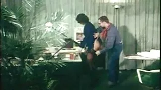 ஐரோப்பிய செக்ஸ் தேவதை அமபெல்லா ஒரு டில்டோவுடன் தன்னைப் பற்றிக் கொள்கிறாள்