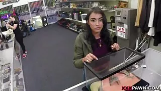 அழகான ஆசிய பெண் சிண்டி Starfall பெறுகிறார் அவரது அவளது துடித்தது doggystyle