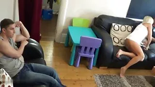 தனியா அழகி மண்வெட்டி நாய் மற்றும் பக்கவாட்டாக போஸ் குத செக்ஸ் கிடைத்தது