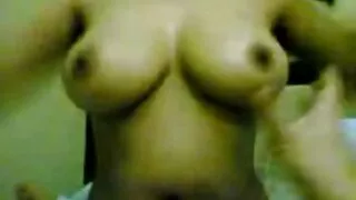 மலிவான ஸ்லட் க்வென் டயமண்ட் ஒரு சிறிய பரிசுக்கு ஃபக் செய்யலாம்