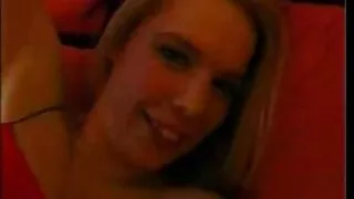 விரும்பத்தக்க அழகி பிச் ரைசா மேக்ஸ்எக்ஸ் ஒரு நீராவி தனியா கொடுக்கிறது