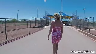 உயரமான பூடிலிசியஸ் அழகி ஜானெஸா ஆர்டிஸ் ஒரு கடினமான கொழுப்பு லாலிகாக்கை உறிஞ்சுகிறார்