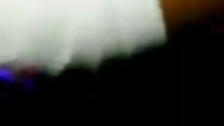 மோசமான தோற்றமுடைய ஸ்லட் கேமரூன் பி அந்த பெரிய சேவலின் ஒவ்வொரு அங்குலத்தையும் விழுங்குவதை ரசிக்கிறார்