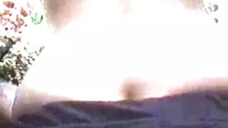 பெட்டிட் கேமரூன் கனெலா தனது மனோபாவமான முன்னாள் காதலியால் புணரப்படுகிறார்