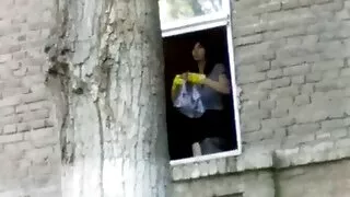 கிறிஸ்டி லீ மற்றும் செல்சியா ஜின் ஆகிய இரண்டு கொடூரமான அழகிகள் ஒரு மூன்றுபேரில் பங்கேற்கிறார்கள்