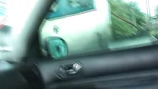 பச்சை குத்தப்பட்ட டி-கேர்ள் ஃபாக்ஸ்ஸி உதடுகள் மற்றும் குத துளை கொண்ட ஒரு பெரிய கருப்பு சேவலை மெருகூட்டுகிறது