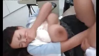 தீராத பையன் பேங்க்ஸ் பயன்படுத்தப்படாத ஹேரி புண்டை உப்பு டீன் டில்டோவுடன்