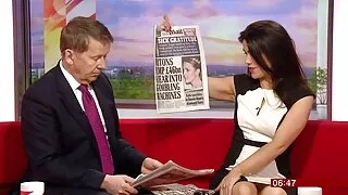 காம பொன்னிற ஸ்டெப்சிஸ்டர் ஹைம் மேரி தனது பேண்ட்டை அணிந்து ஒரு தனியா கொடுக்கிறார்